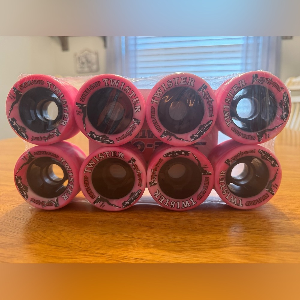 🛼NEW Sure Grip Twister Wheels (Pink/White)🛼